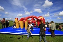 Dicht belagert war auch die Hüpfburg