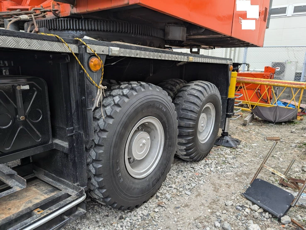 KATO100t TRUCK CRANE NK1000  Year1995 Chassis Nissan UD W-KG520RN Boom Main boom47m  SL Jib 21m Heavy Lift Jib 27m(6mx2 5mX3) Hooks 100t  40t ball 