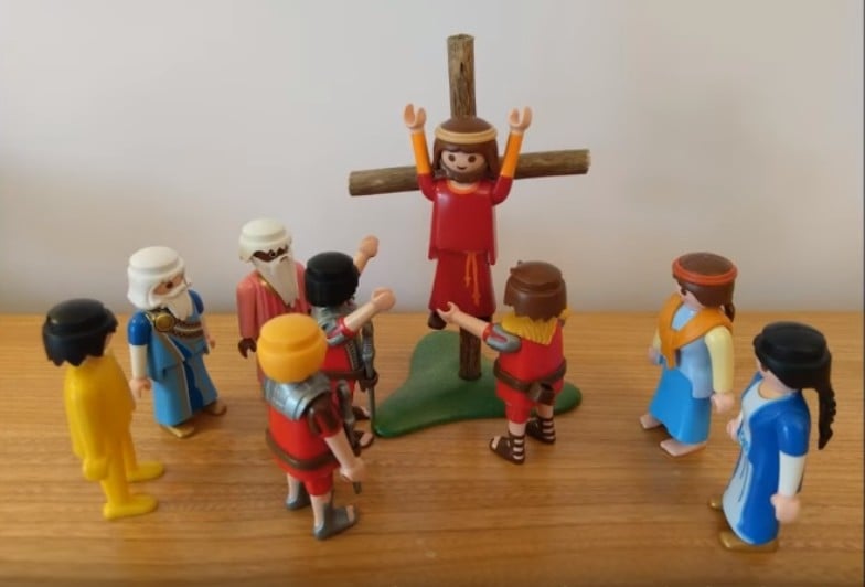 La mort en croix - Jésus est cloué sur la croix