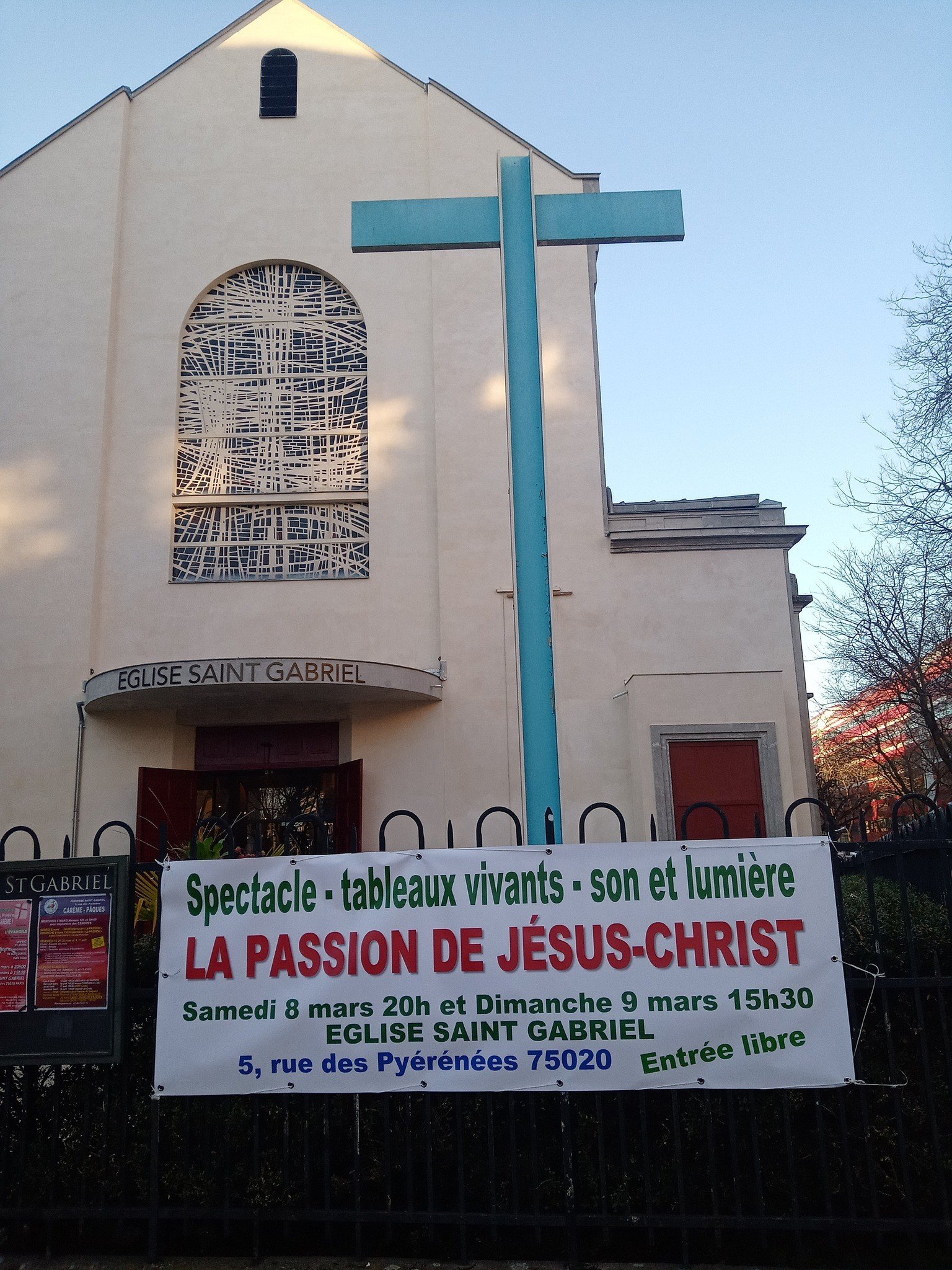 Entrée de l'église - (C) ER