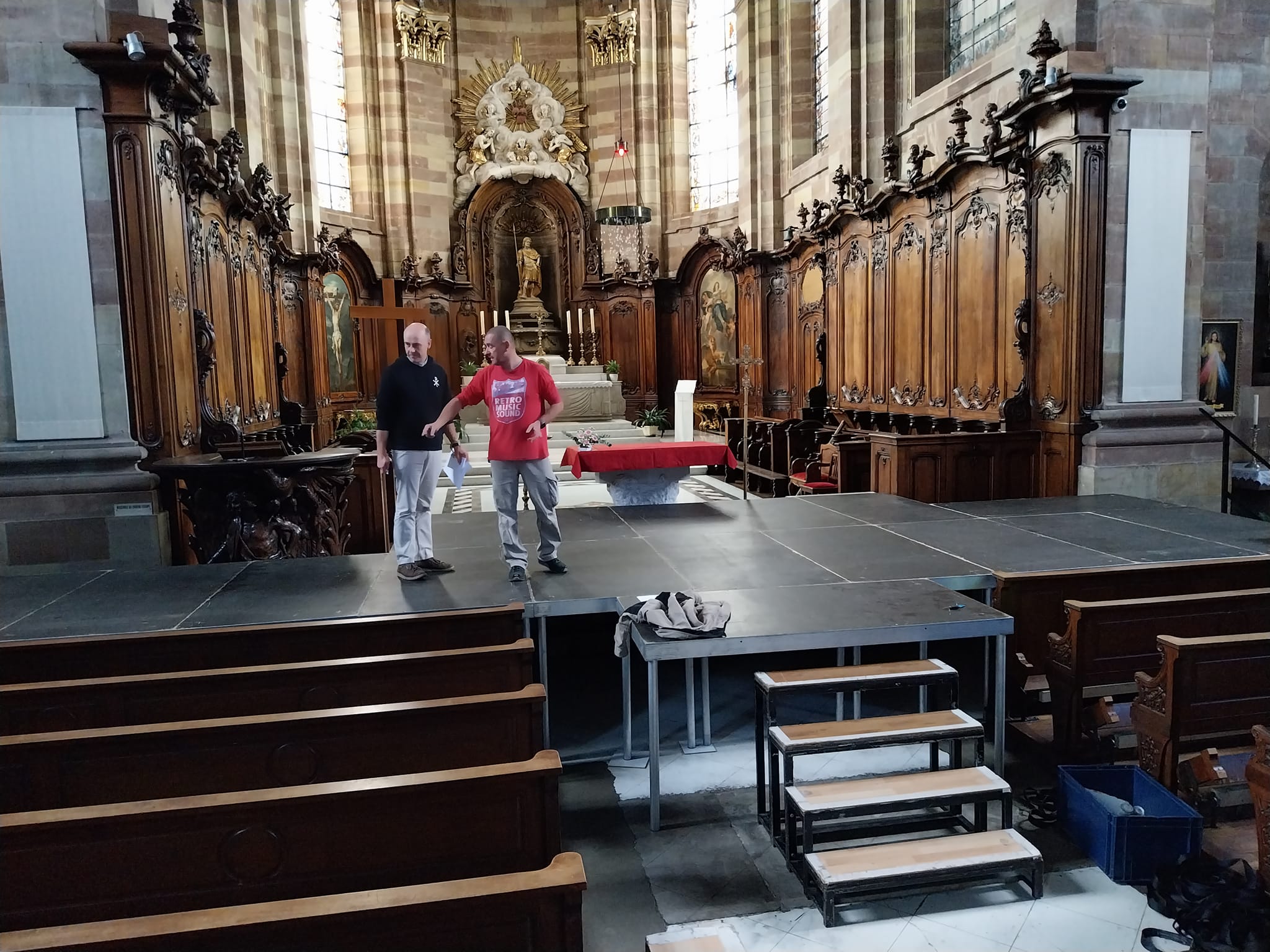 Les Baladins s'installent dans l'abbatiale (c)ER