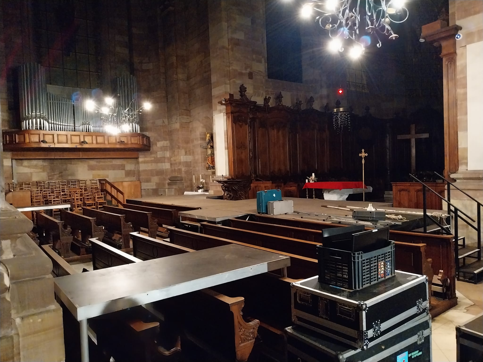 Les Baladins s'installent dans l'abbatiale (c)ER