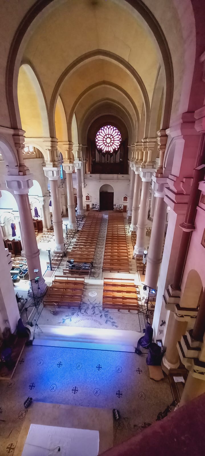 Notre Dame du Sacré Coeur : la nef - (c) JDR