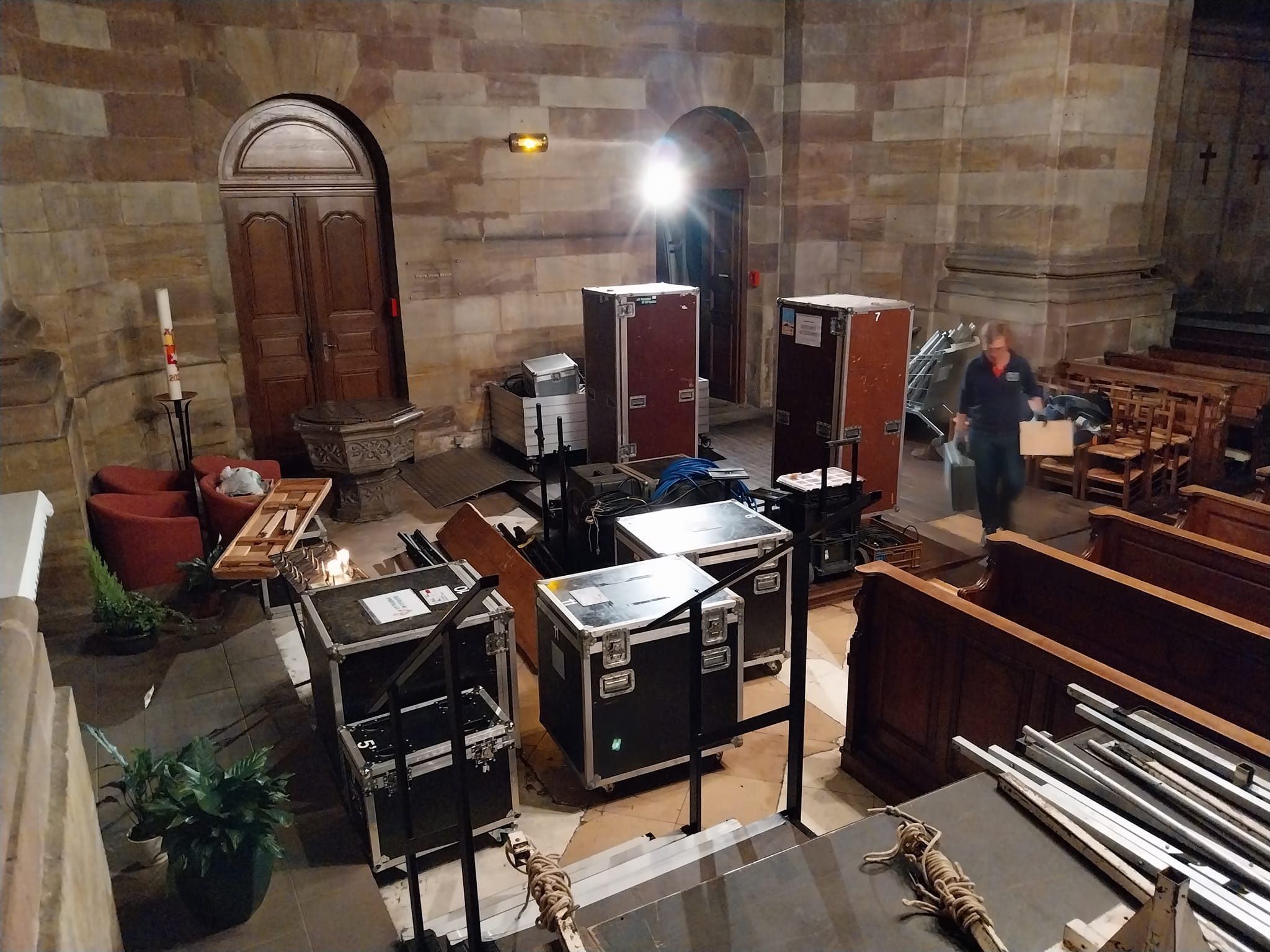 Les Baladins s'installent dans l'abbatiale (c)ER