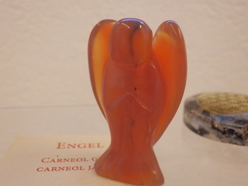 Engelfiguren aus Edelstein