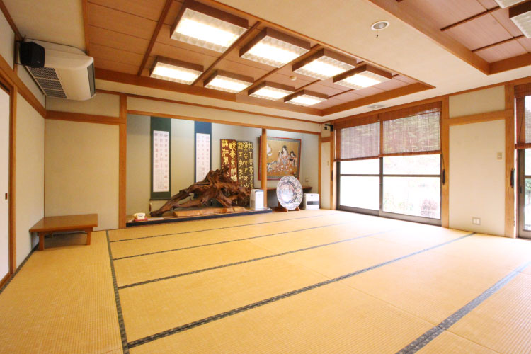 中広間（割烹旅館のお食事処・宴会場）