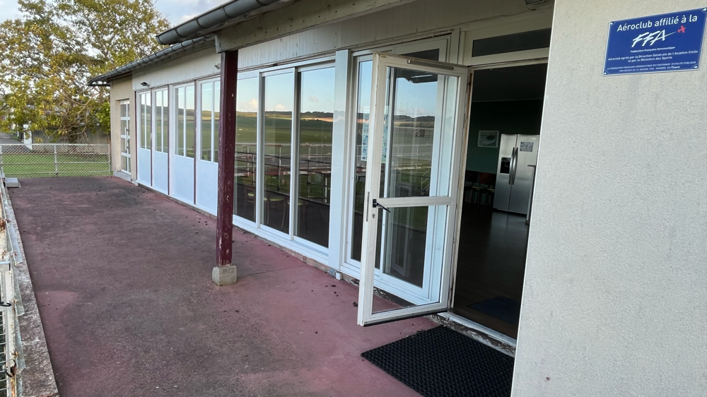 Aéro-Club de Sens - Terrasse Club House