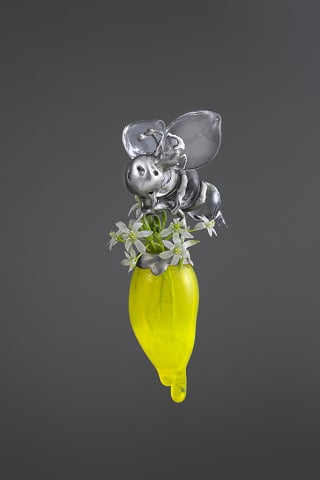 ミツバチの花入れ　bee pot      100 x 90 x h185  mm