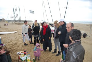 Una copa de cava amb els amics i un bon aperitiu i a esperar que l'any vinent sigui igual o millor que l'actual.