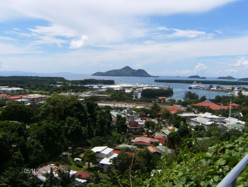 Aussicht auf die Inseln ,St Anne,Ile Ronde,,Ile Moyenne und auf die Hauptstadt Victoria