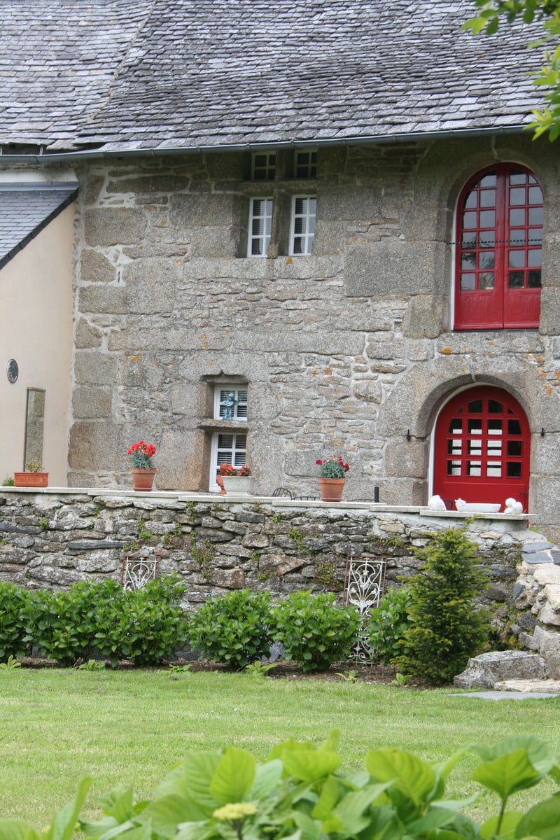 Une maison avec fenêtres à meneaux