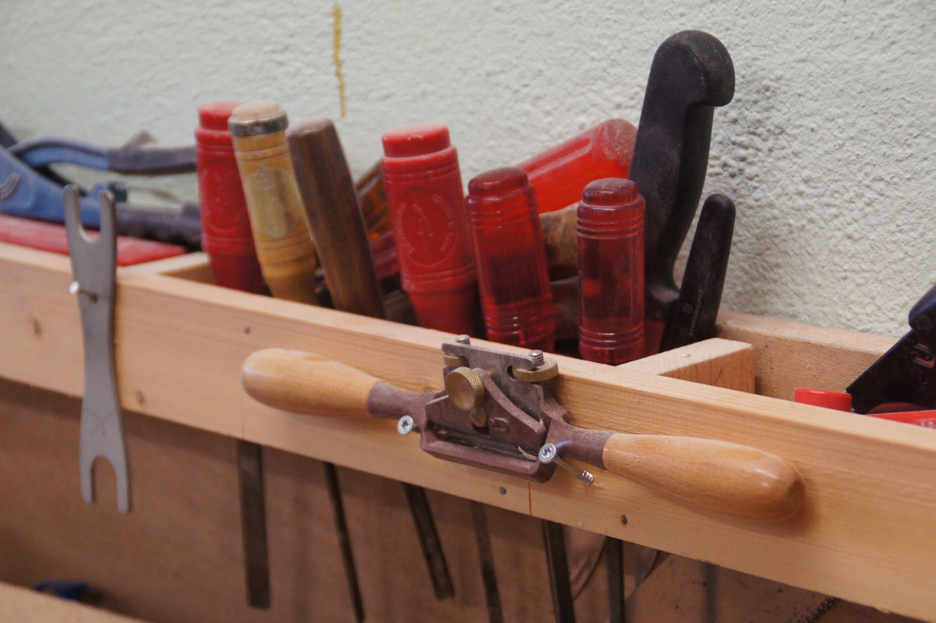 In jeder Sense steckt rund 6 Stunden Handarbeit