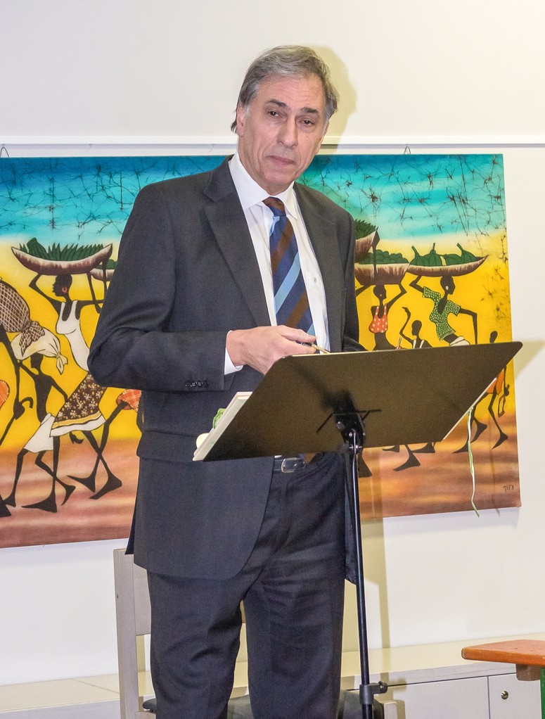 Foto Pascal Höfig, Herr Hubl, Mitarbeiter des MB Würzburg hält eine Rede zur Inklusion 