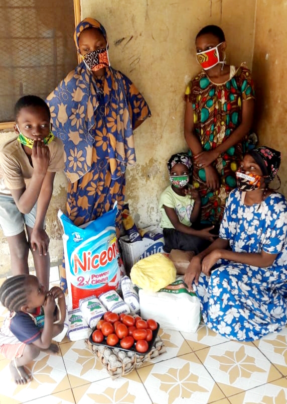 Ganz herzliche Grüße aus Kenia senden euch Asha, Mwanajuma, Hamisi, Fatuma, Nusra und Maryam