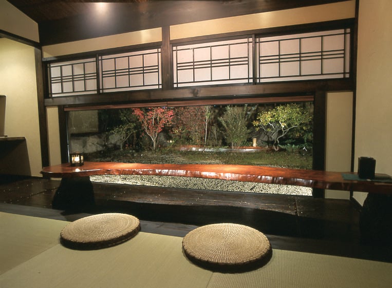 静（しずか）の間（旧和洋室）カウンター