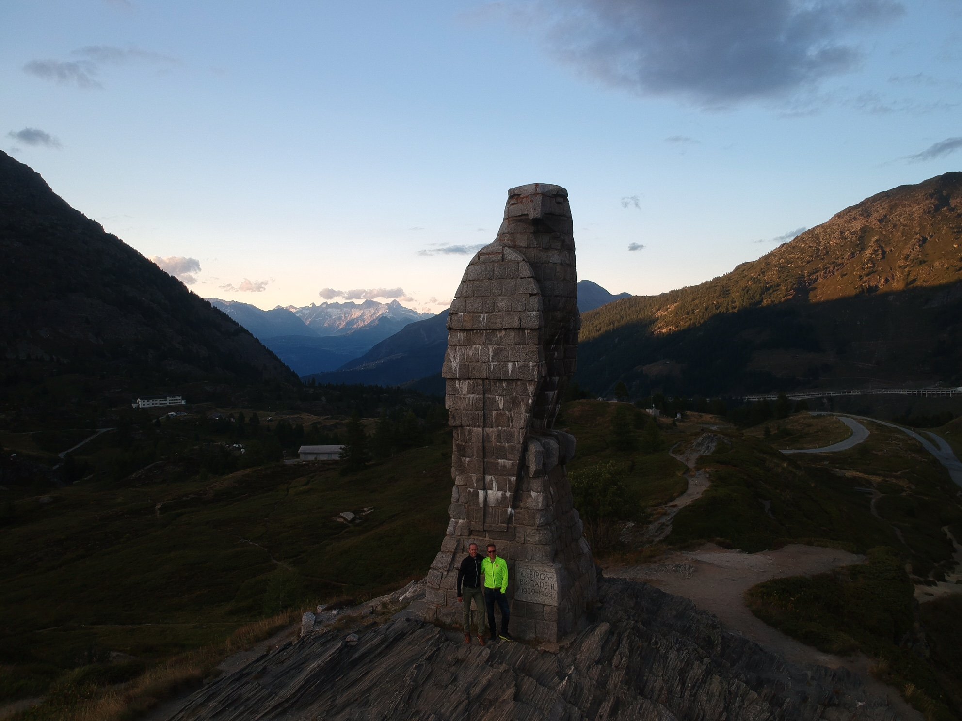 Checkpoints | Drei schräge (aber wachsame) Vögel beim Checkpoint auf dem Simplon (BRM 1000 Edition 2018).