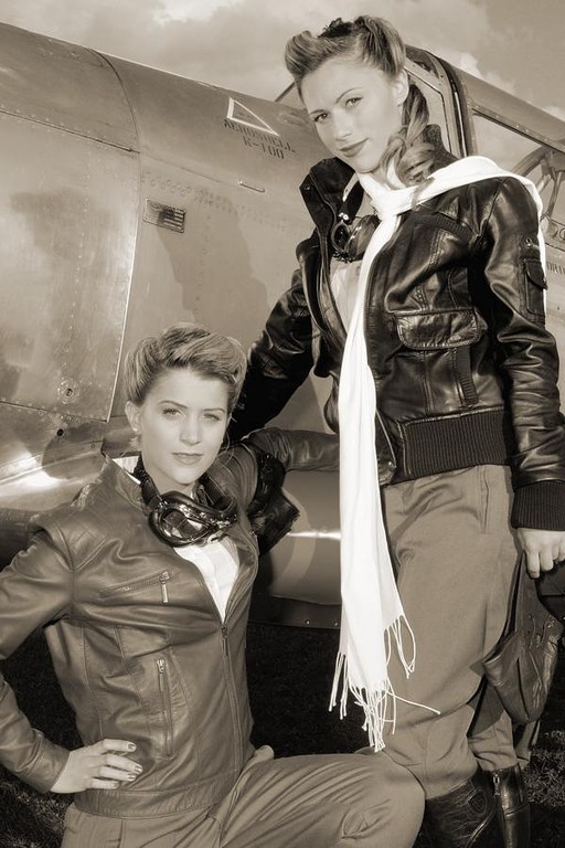 Photo: Herbert Rütsche * Model: Francine & Hedy * MakeUp/Hair: SL