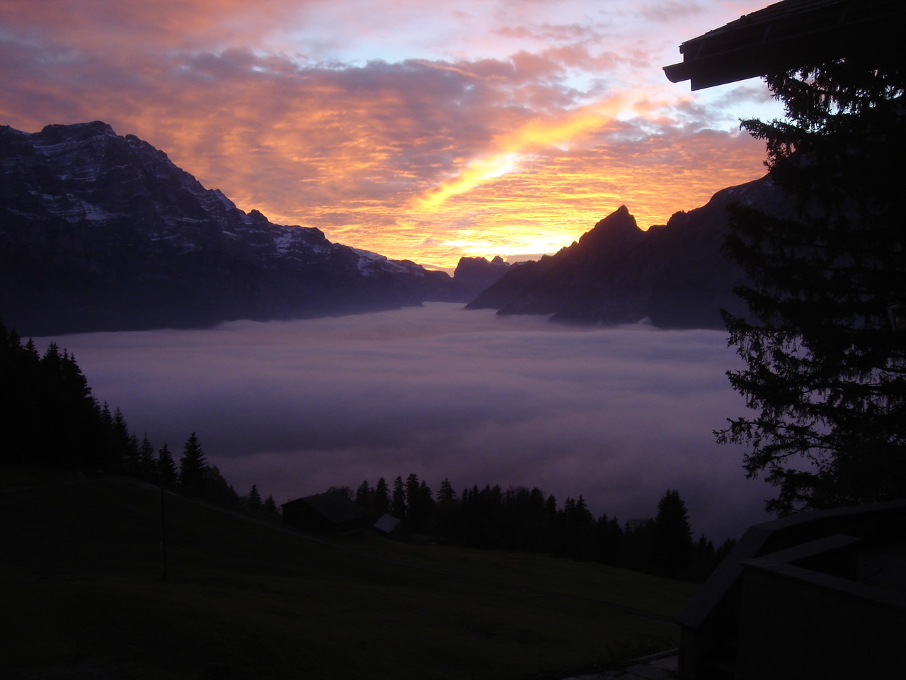 Sonnenuntergang im Klöntal