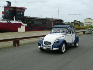 une 2 cv AZUR de 1982 à louer