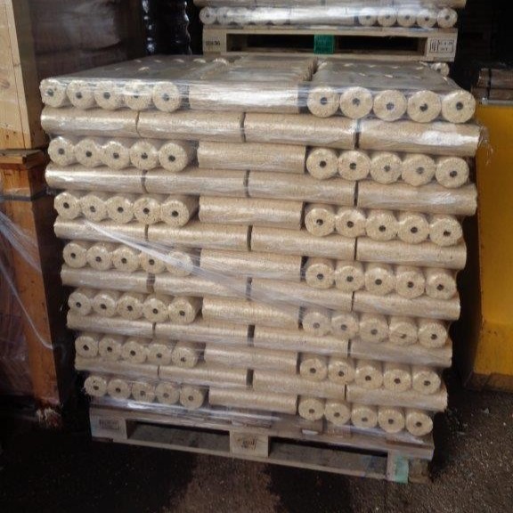 DANUBIA WOOD Holzbriketts mit Loch 1.000-kg-Palette