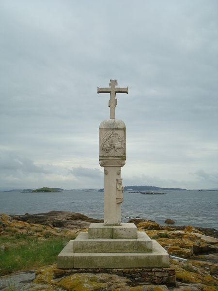 Cruceiro con capilla en la costa, Cabo de Cruz, Boiro (trasera)