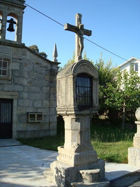 Cruceiro capilla Nta. Sra. de Loreto, en S. Vicente de Noal