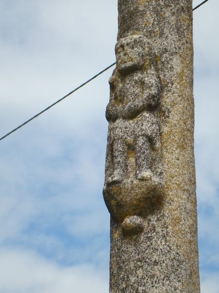 Cruceiro en plaza de Raño (detalle fuste)
