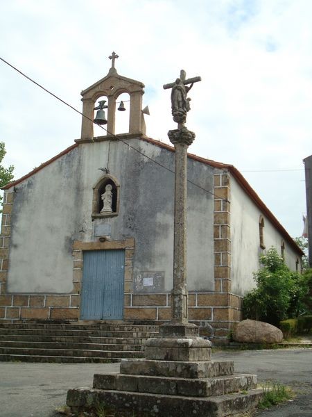 Cruceiro en Iglesia Parroquial, Cabo de Cruz, Boiro