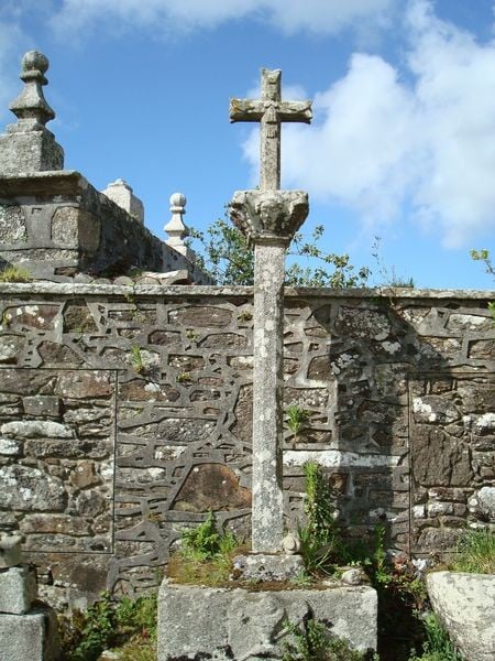 Cruceiro en San Martiño de Cores, Ponteceso (entrada cementerio)