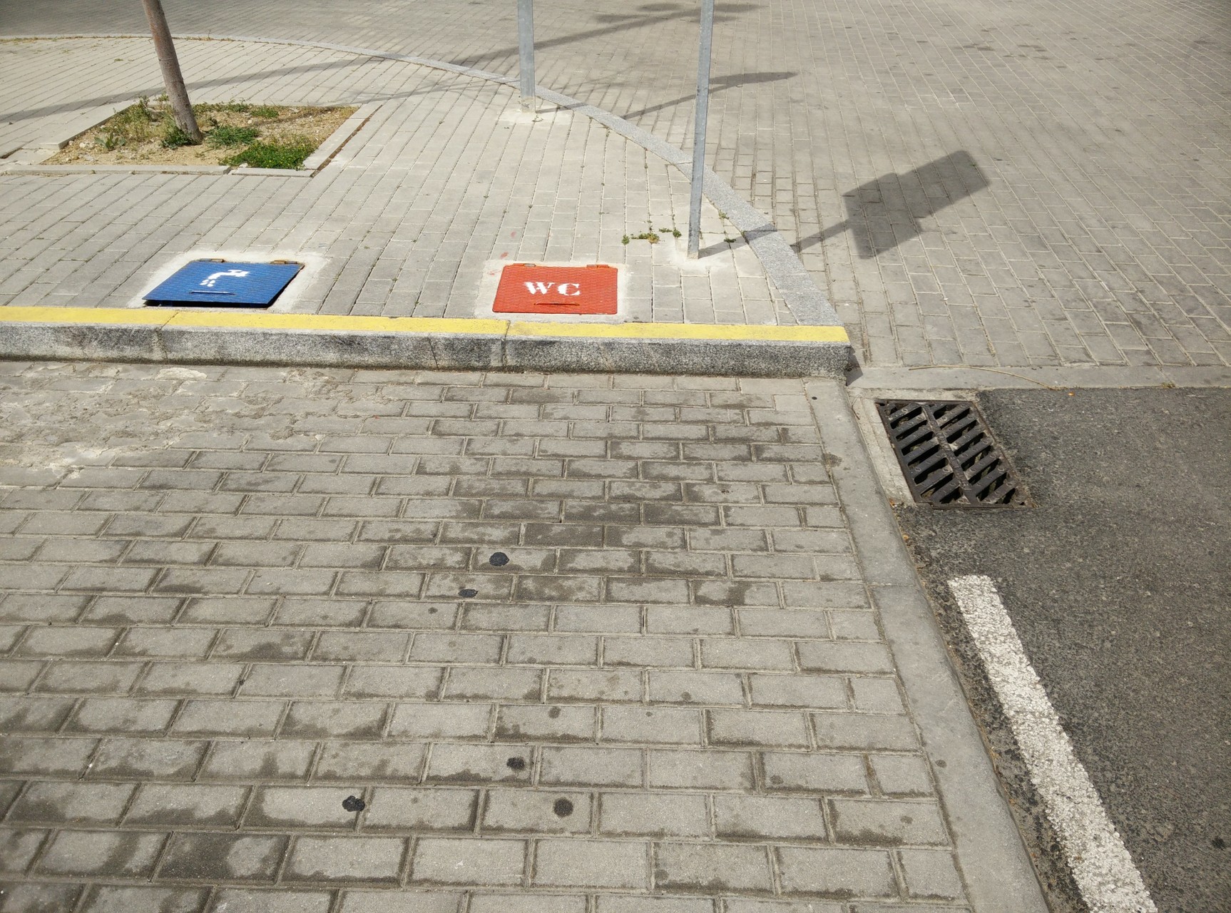 zona descarga y toma de agua