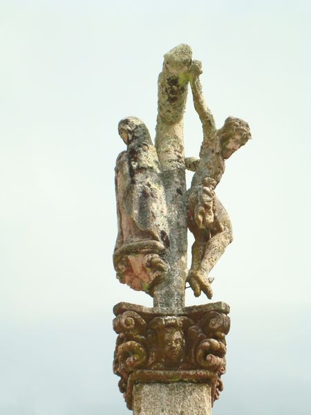 Cruceiro en Cimeterio de Portosín (detalle)