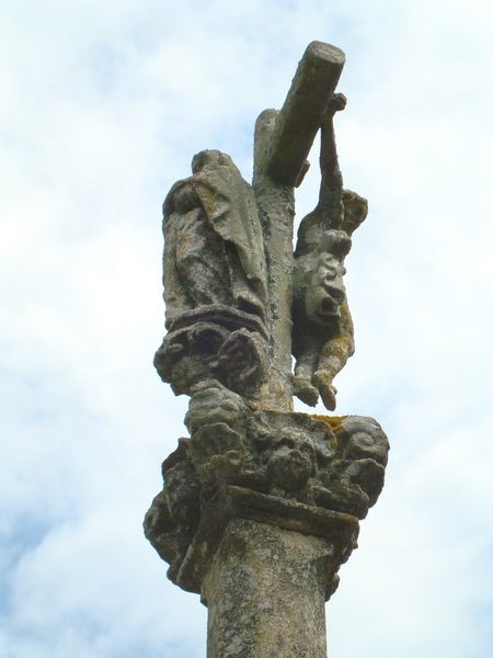 Cruceiro en Iglesia Parroquial, Cabo de Cruz, Boiro (detalle)