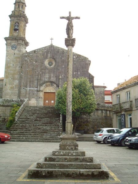 Cruceiro Plaza Rafael Dieste, Rianxo