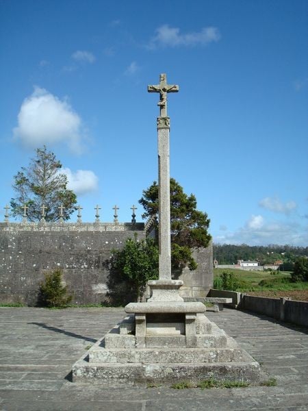 Cruceiro en San Martiño de Cores, Ponteceso (capilla)