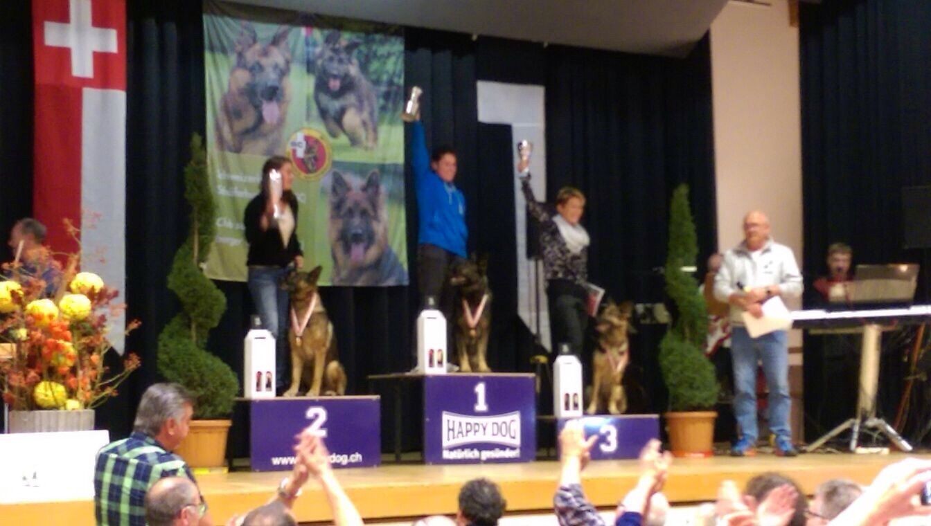 Moni Lengwiler mit Ronja von der Gletscherhöhle, 3. Rang BH