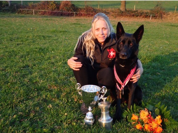 Jelia Jeremias mit Zakira von der Gletscherhöhle, 1. Rang VPG