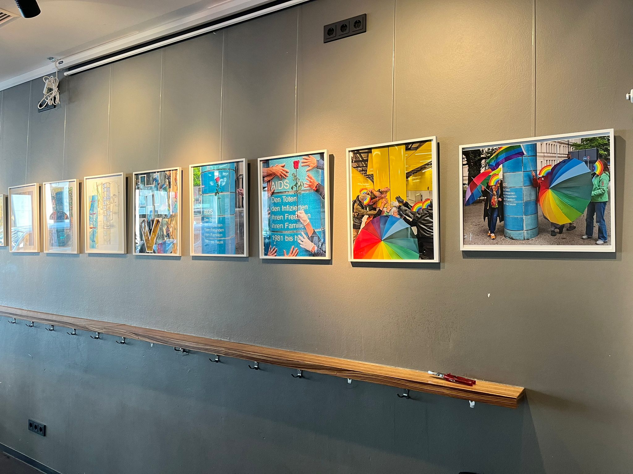 Die Ausstellung hängt