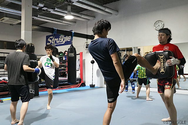 前蹴りとコンビネーション