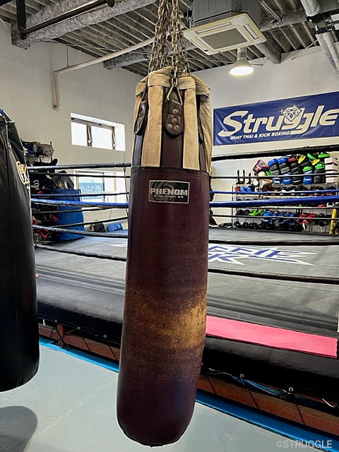 サンドバッグって凄い力が加わるんです！