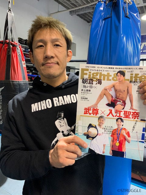 Fight & Lifeにミット持ちの教科書特集ページが！