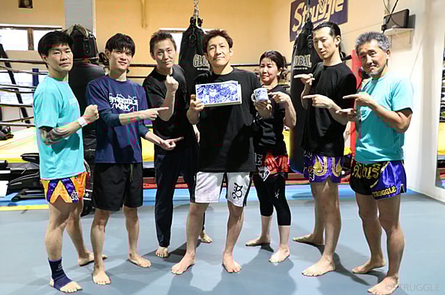 STRUGGLE19周年のお祝いをいただきました！