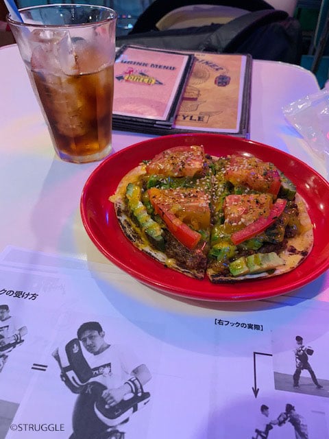 ベースボールボールマガジン社からミット持ちの本が出ます！