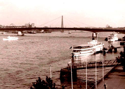 vor mir die Deutz-Brücke von Köln