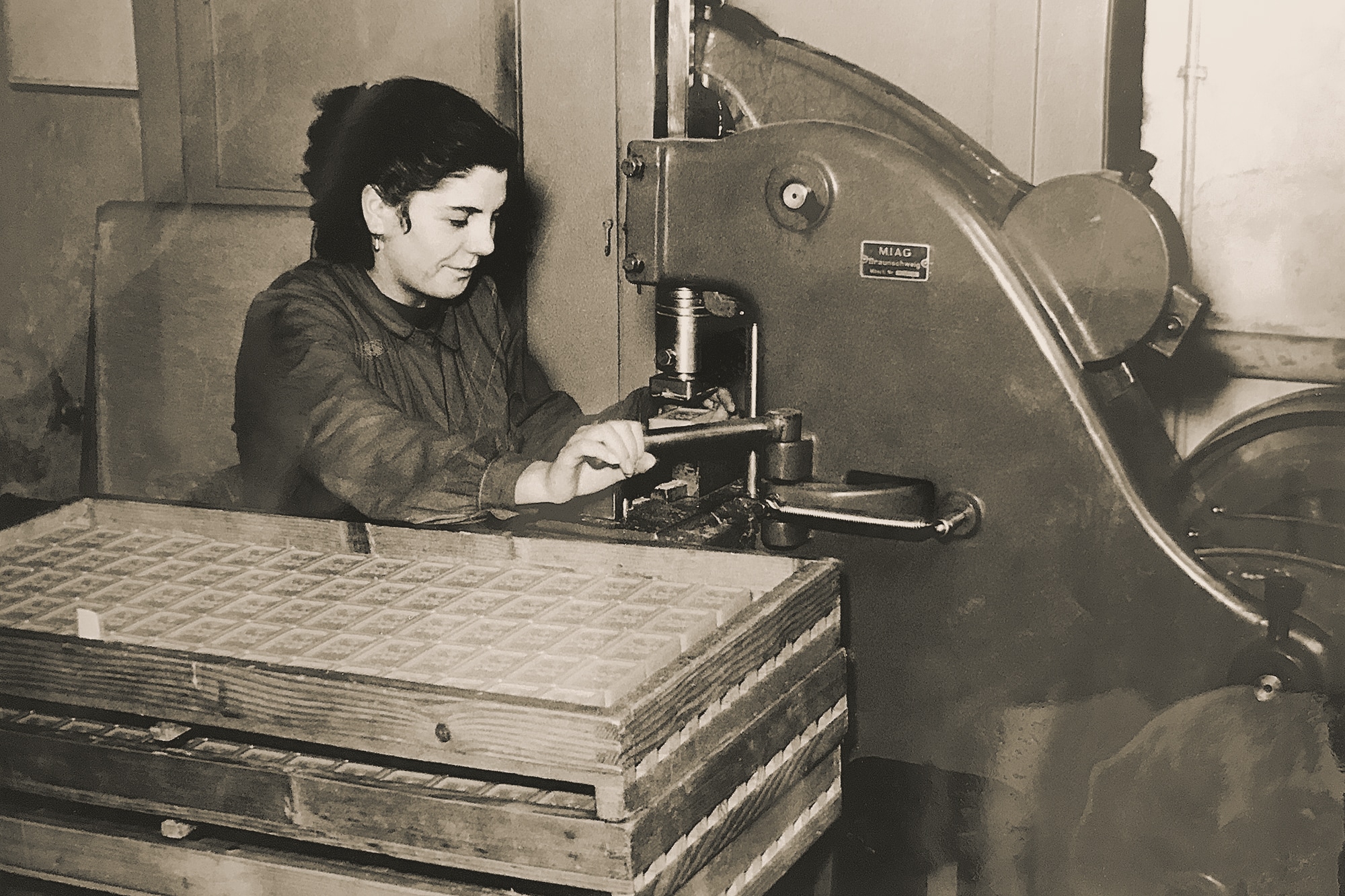 手動ソーププレスの従業員