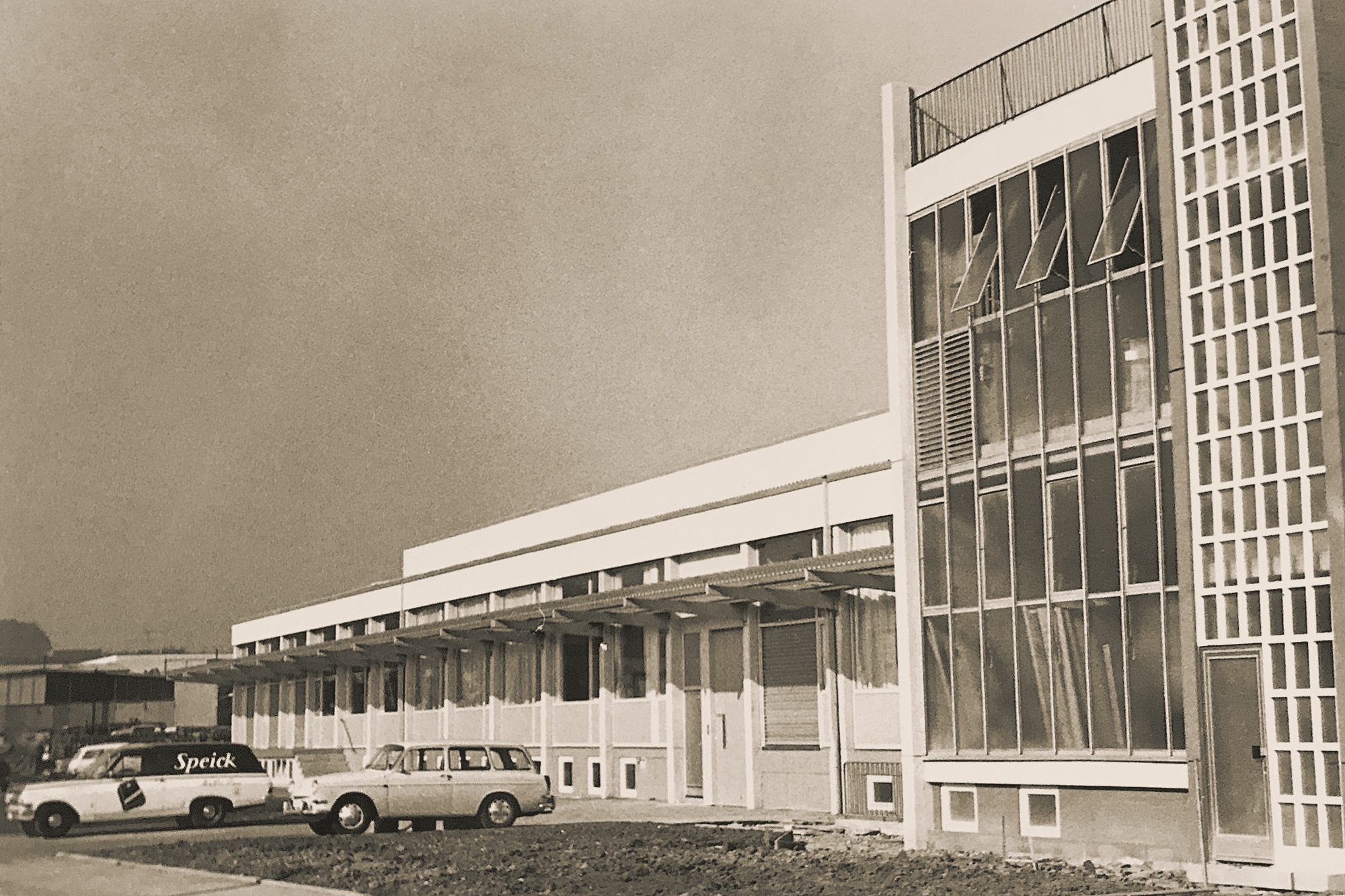 ラインフェルデンにある新社屋