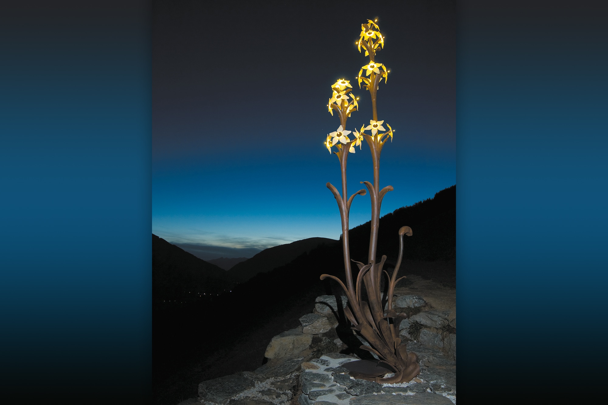 • ノックベルグにある高さ4メートルのスパイクの彫刻