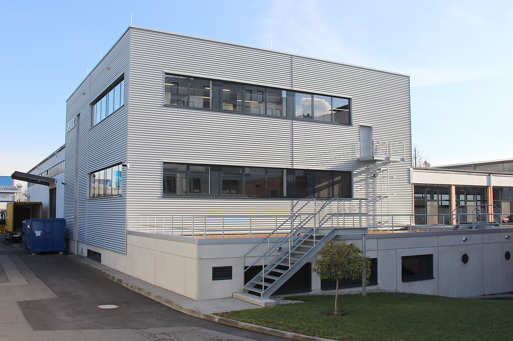 2017年：工場、倉庫の拡張