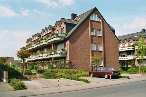 2 Mehrfamilienhaus mit 24 WE