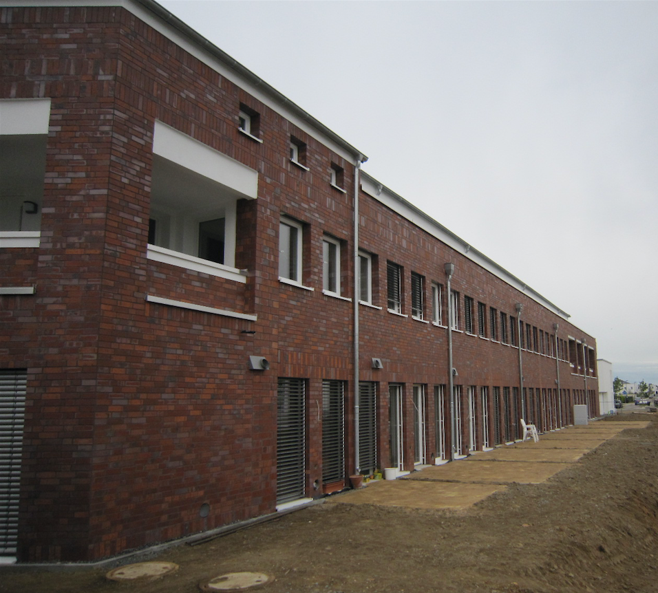 Mehrfamilienhaus mit 76 Wohn- und Büroeinheiten und Tiefgarage als Passivhaus