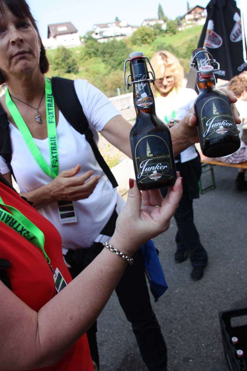 Degustation des herrlich gekühlten Felsenau Bier